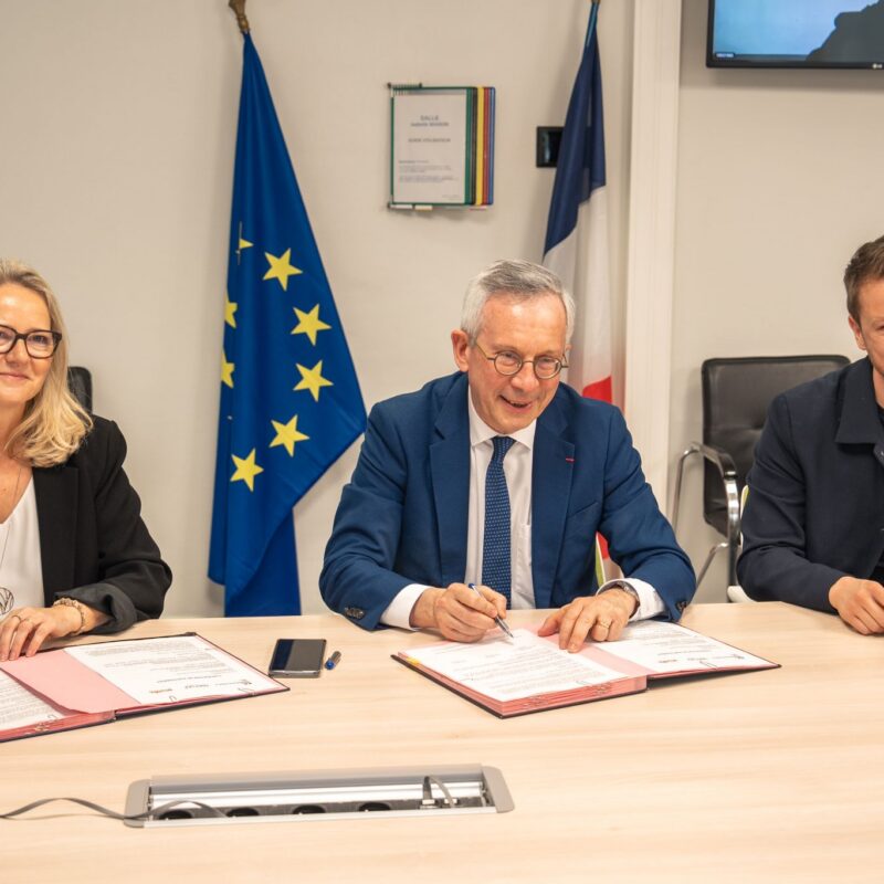 Signature d'une convention de partenariat entre notre Présidente Christine MEYER-FORRLER, Yves Séguy Préfet de Meurthe-et-Moselle et Loïc Vautrin directeur général de Lorr’up